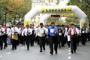 Carrera de mozos y camareras en Avenida de Mayo
