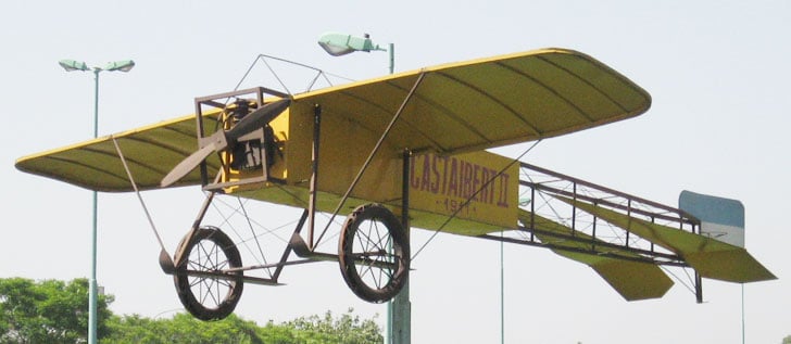 Replica de una Castaibert II, de 1911, emplazada en Dellepiane y Guamini, en Villa Lugano