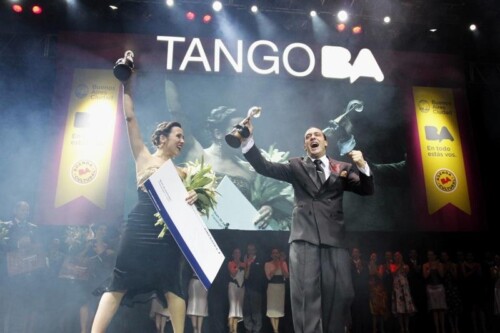 Maximiliano Cristiani y Jesica Arfenoni, ganadores del Campeonato Mundial de Baile de Tango en la categoría Pista