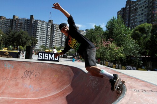 Competetidor en la pista del Skatepark de Lugano