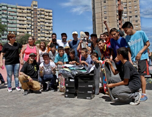 Competetidores en el Skatepark de Villa Lugano