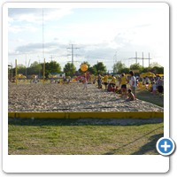 En el predio hay espacios con arena preparados jugar o hacer deportes de playa